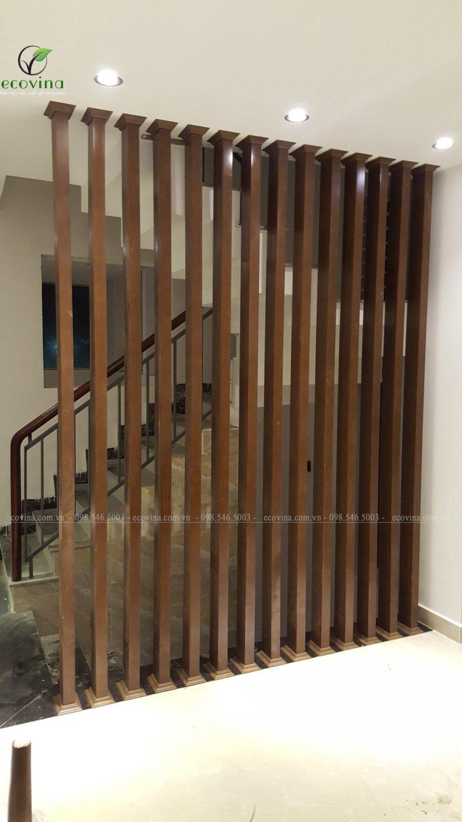 Mẫu một vách ngăn gỗ nhựa cầu thang Ecovina