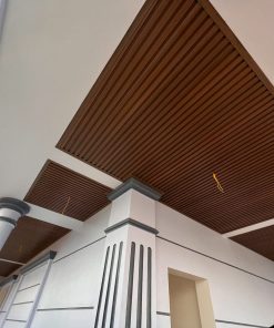 Tấm ốp gỗ nhựa phủ phim là gì? Ưu điểm, nhược điểm và báo giá