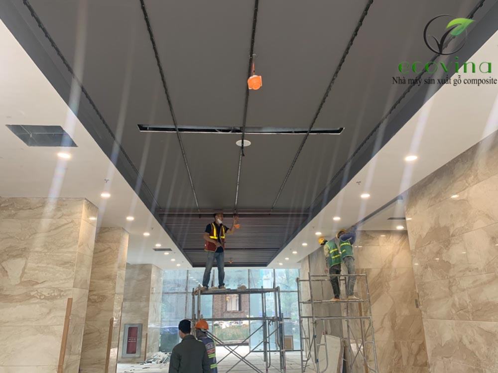 Thi công trần nan gỗ nhựa composite Ecovina
