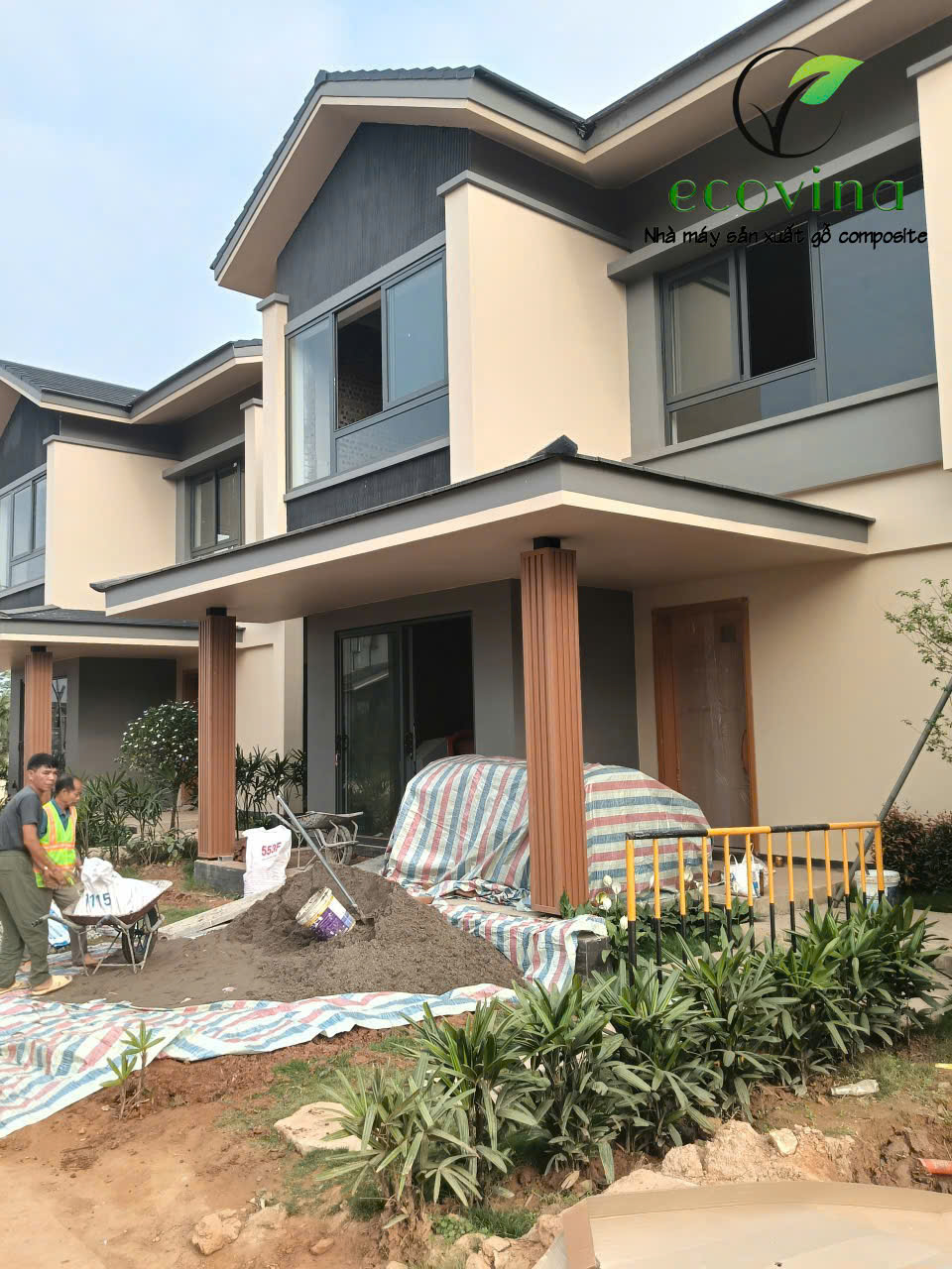 thi công sàn và tấm ốp gỗ nhựa phủ asa